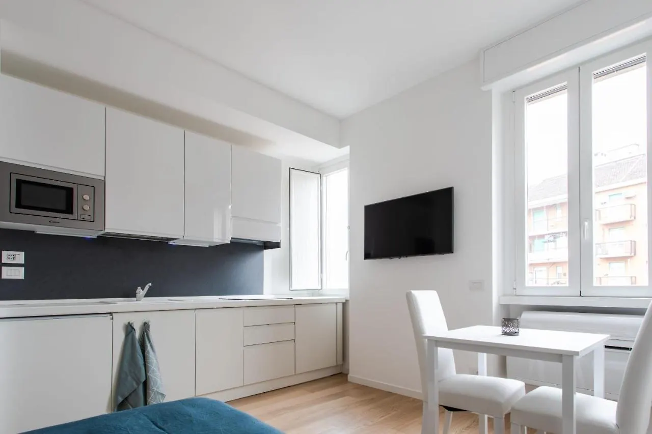 Al 32 Apartment ميلان